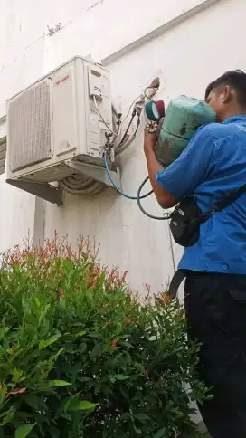 Jasa perbaikan AC tambah freon service kulkas pompa air Dan pasang ac