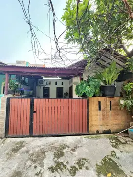 Rumah siap huni di Perum Puri Gading dekat tol Jatiwarna, Bekasi