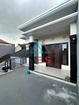 Dijual rumah baru minimalis 2 lantai  Lokasi dalung permai