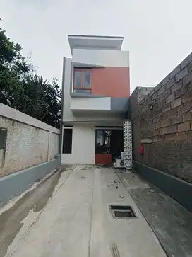 Rumah 2 lantai kodya bandung pinggir jalan