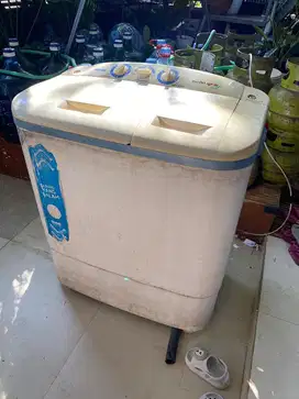 Mesin cuci Akari kap 5 kg