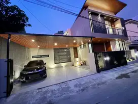 RUMAH MEWAH  MODERN FULLY FURNISHED dekat PAMELLA PURWOMARTANI KALASAN
