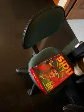 Kursi kantor roda bekas