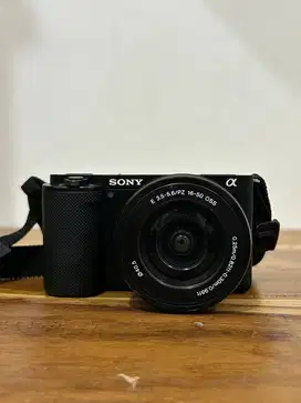 Kamera Sony ZV-E10, barang masih sangat mulus, dipakai kurang dari 20x