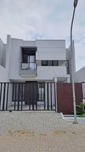 Rumah Baru Gress Scandinavian Gayung Kebonsari besar,Surabaya Selatan