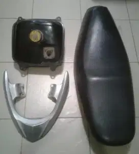 Tangki bensin mio sporty,jok mio sporty,begel mio sporty ori semua.