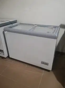 gea sliding glass freezer kulkas