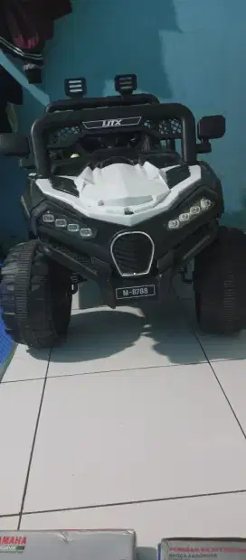 Mainan mobilan cas aki + remote control
