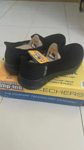 Jual sepatu skechers slip ins