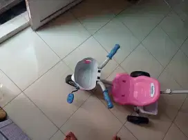 Sepeda pinky sayang anak murah meriah masih fungsi normal di ciganjur