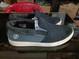 Sepatu tracce original