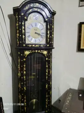Dijual jam antik berdiri