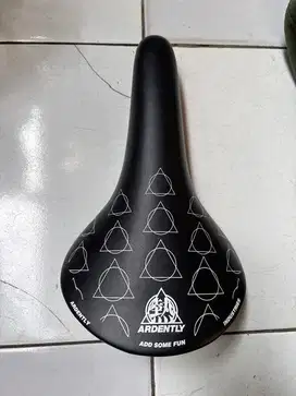 Sadel Jok sepeda Ardently