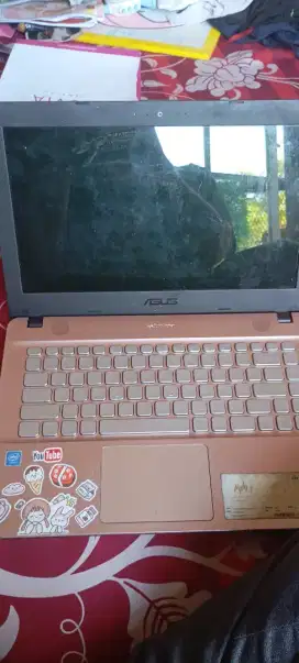 Laptop Asus x441m mati total