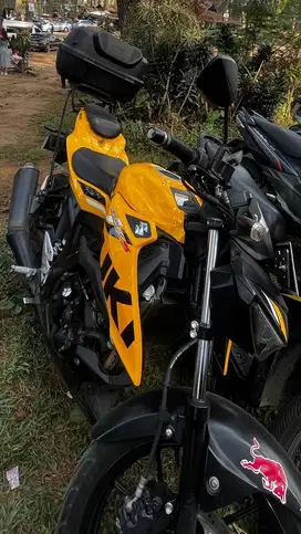 GSX S150 Yellow