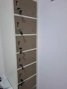 Lemari loker 8 pintu