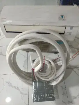 Jual Ac Daikin 1/2 pk masih ori semua