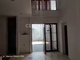 SEWA RUMAH LEBAK BULUS KAWASAN ELIT DEPAN RUMAH TAMAN