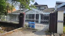 DISEWAKAN RUMAH PUSAT KOTA SURABAYA BISA UNTUK KOMERSIAL CAFE KANTOR
