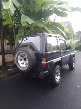 Di jual mobil antik Jeep Taft GT 4x4 solar kondisi jalan