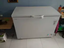 FREEZER SHARP masih bagus