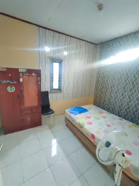 Kost Bu Sartini