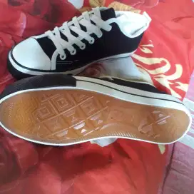 Jual Sepatu kanvas sport