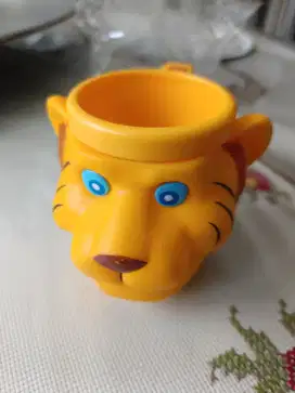 Mug dari bahan plastik