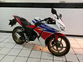 Cbr150r tahun 2014 lengkap orisinil bagus mesin halus