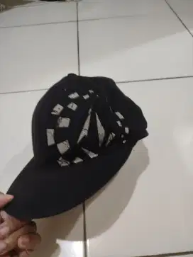 Topi snapback volcom hitam size 7¼-7⅝ seken ori
