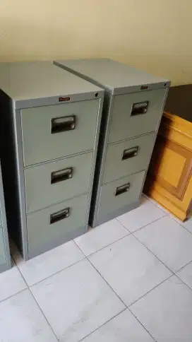 Filling kabinet laci 3 full besi