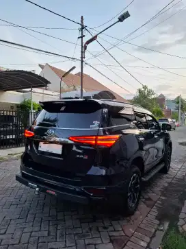 Fortuner VRZ 2.8 GR Sport 2022 Matic AT Hitam Solar Diesel TRD