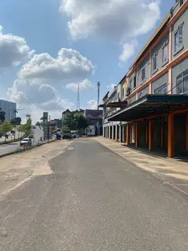 Disewakan Ruko 3 Lantai Samping PS STORE Depan Sekolah HU Batam Center