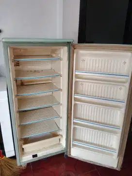 Kulkas full Freezer 6 rak Merk Toshiba Type GF-B178