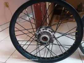 Velg Rosi , kondisi sesuai di gambar. bisa di nego