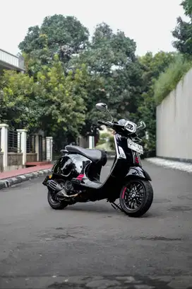 PIAGGIO VESPA MATIC SPRINT 150 CARBON LIMITED EDITION 2018 MURAH BERGA