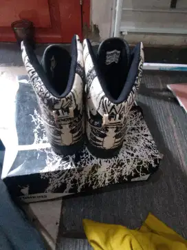 di jual sepatu Merk TOMKINS, Ukuran No 43,
