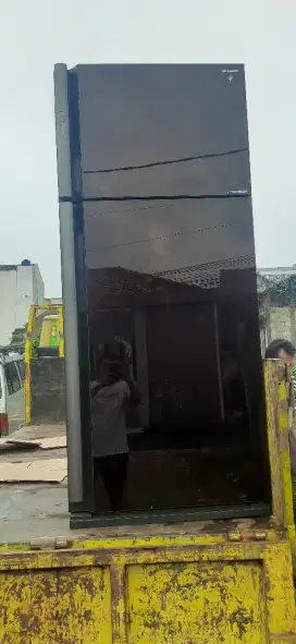 Lemari es sharp plasmacluster 2 pintu