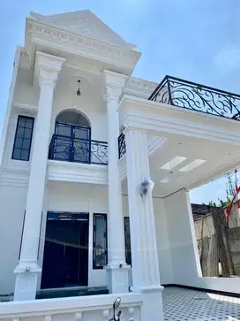 RUMAH MEWAH EROPA 2 LANTAI BANYAK BONUSNYA DI TIMUR JAKARTA