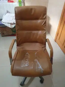 Kursi Kantor Bekas Pakai Bahan Kulit Kursi Diam Kaki Pake Roda