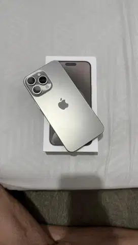 Iphone 15 pro max 256 gb natural titanium garansi on like new bt/tt