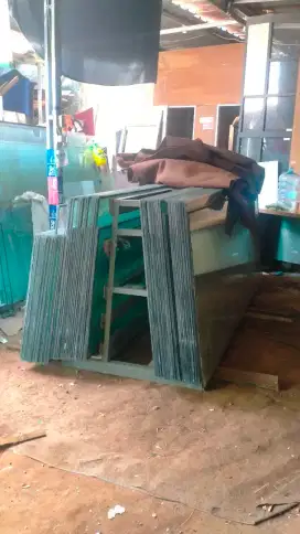 Ready kaca tempered 8mm dengan panjang satu ukuran dan lebar 2 ukuran
