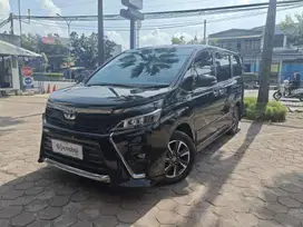 DP Rendah  16JT Toyota Voxy 2.0 Bensin-AT 2019 Hitam