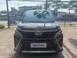 DP Rendah  16JT Toyota Voxy 2.0 Bensin-AT 2019 Hitam