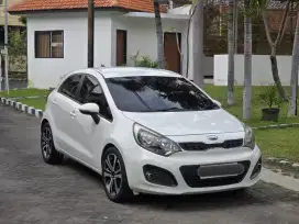 ALL NEW KIA RIO HATCHBACK MATIC 2013 WHITE ON BROWN !!