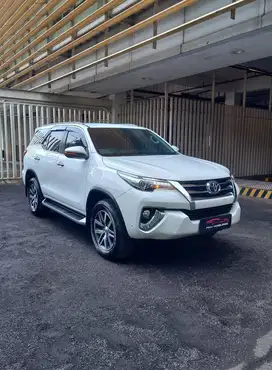 toyota fortuner vrz 2.4 diesel 2017 putih