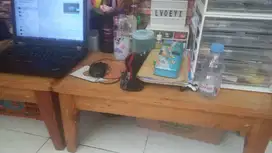Meja kayu lesehan (2 meja) dan 1 bangku panjang