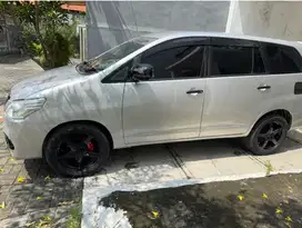 Toyota Kijang Innova 2005 Bensin