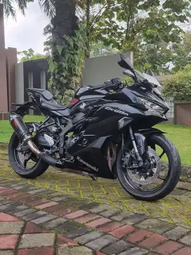 Kawasaki ZX25R 4 Cylinder thn 2022 Spido TFT Koko Motor