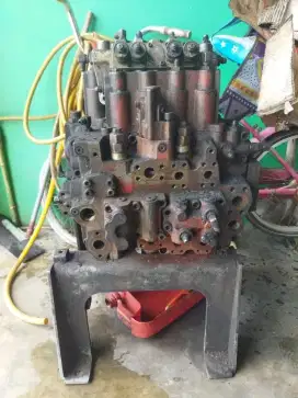 Valve Hitachi EX200-5